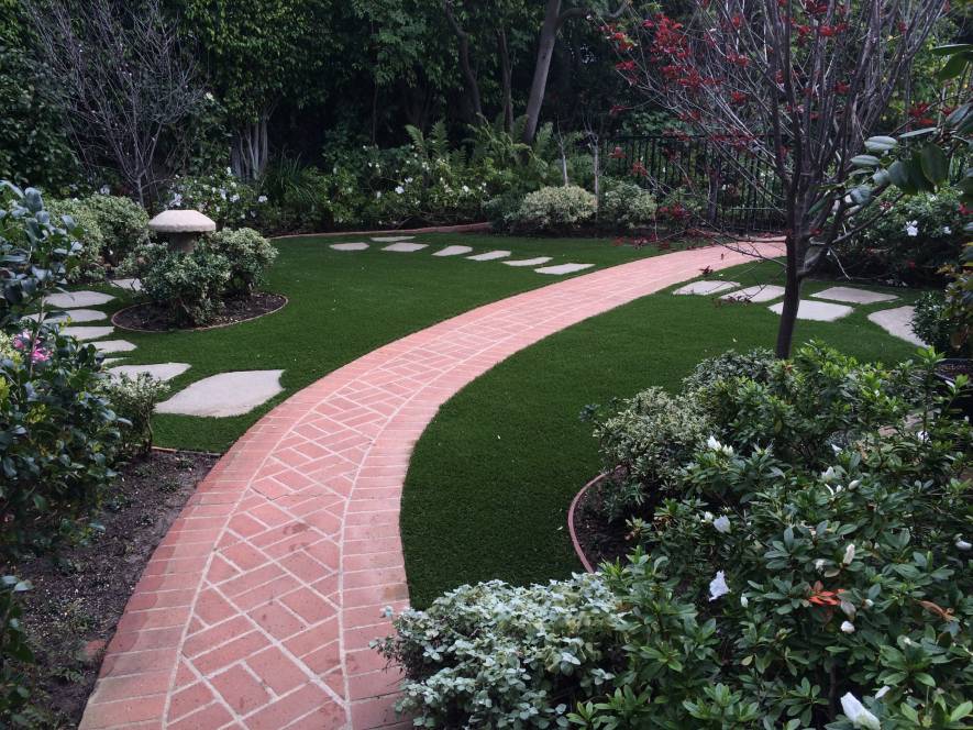 Synthetic lawn with path